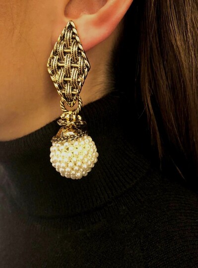 AISHA PEARL EARRING