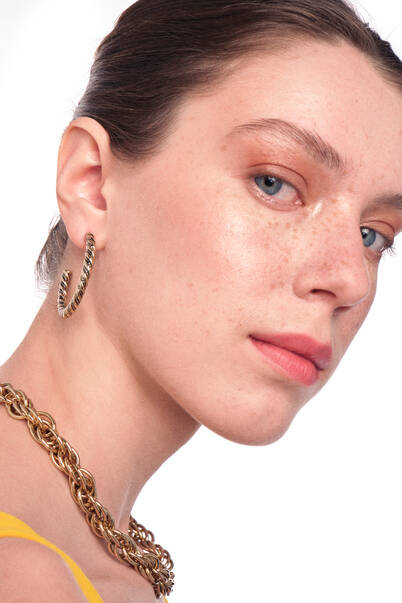 Casual Gold Plated Hoop Pinned Earrings - 3