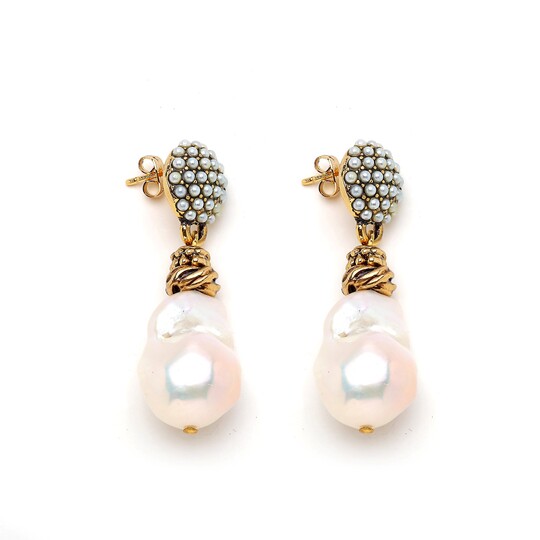 Duches Pearl Pinned Earrings 