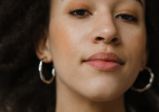 Halka Küpe Yüzü Nasıl Gösterir?