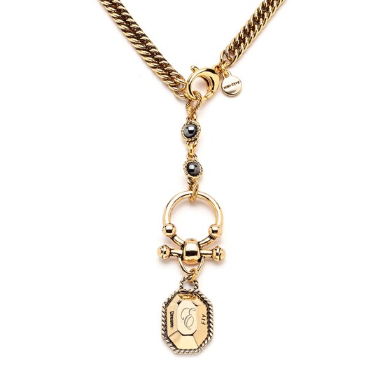 HOTTIE NECKLACE