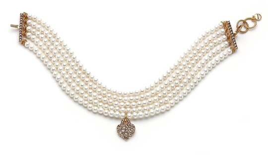 IN LOVE WITH PEARLS NECKLACE