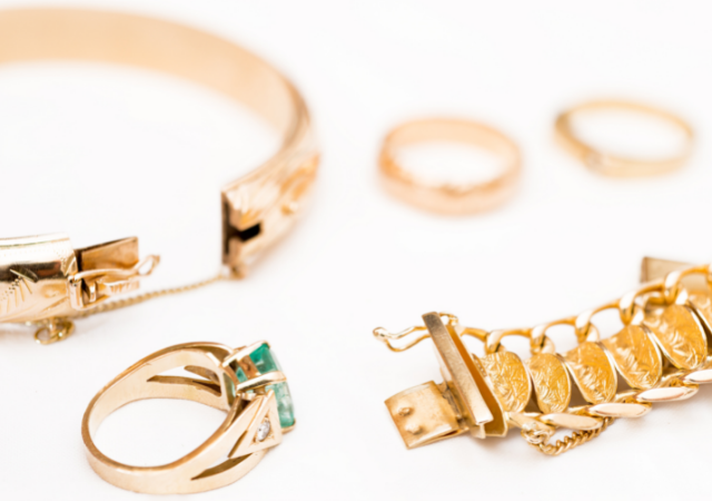 Kararan Küpe Nasıl Temizlenir?