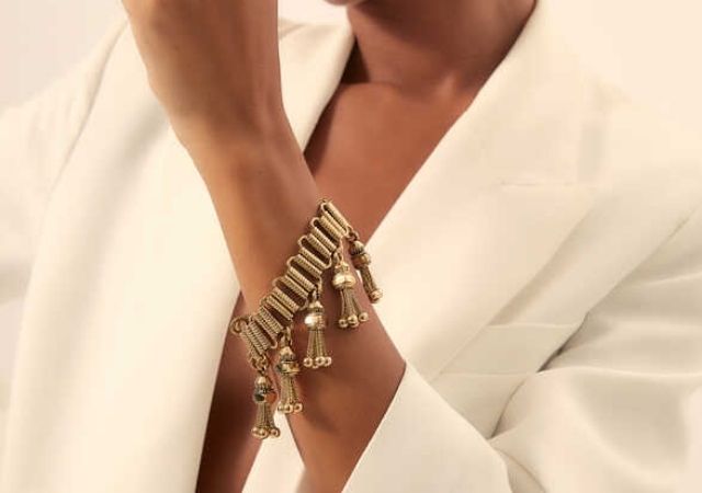 Kelepçe Bileklik Hangi Takılarla Kombinlenir?