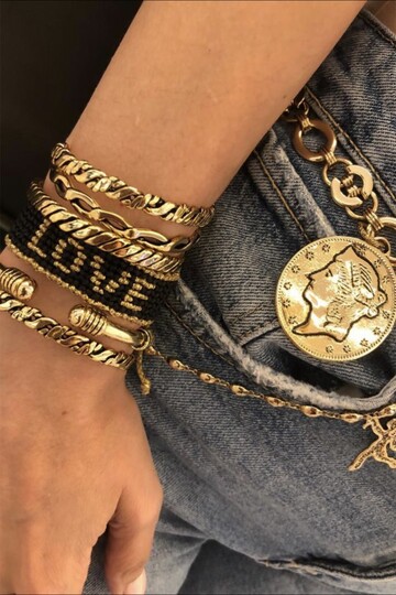 BRACELET