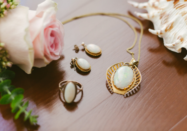 Kır Düğününe Giderken Hangi Takılar Tercih Edilmeli?