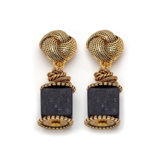 AINE EARRING