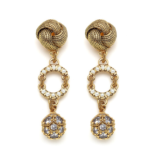CLASSY EARRING