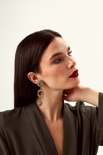 CLASSY EARRING