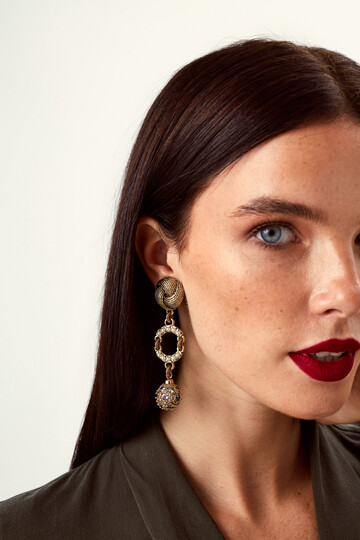 CLASSY EARRING