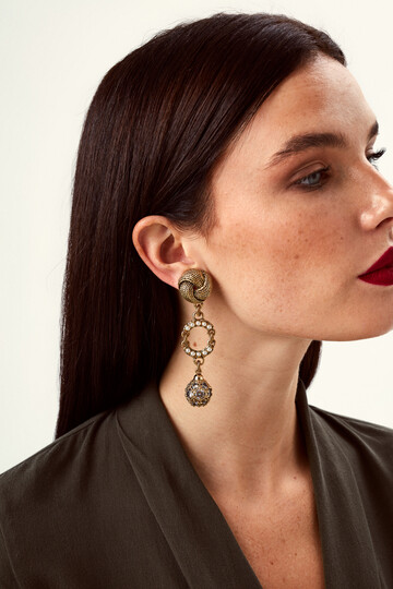 CLASSY EARRING