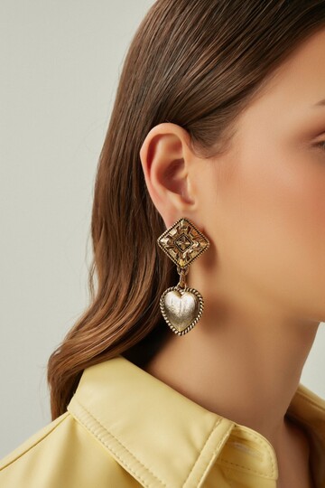 LOVE STAR EARRING