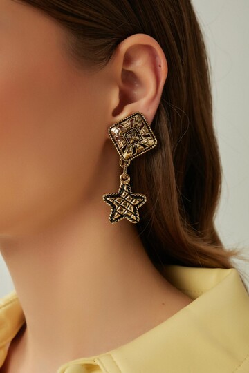 LOVE STAR EARRING