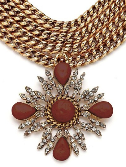 QUEEN RED NECKLACE
