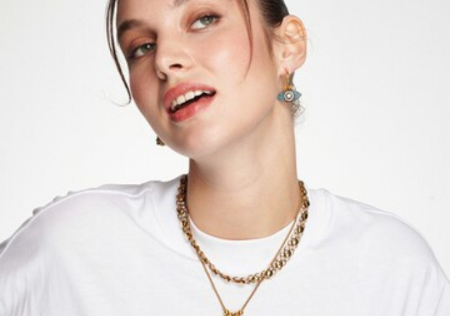 Spor Tişörtlerle Hangi Takılar Kombinlenmeli?