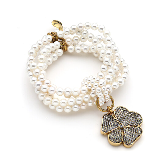 Yancy Clover Charm Pearl Bracelet 
